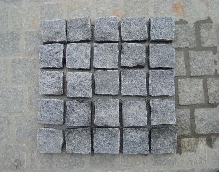 Granite Cobbles On Mesh Fan Shape